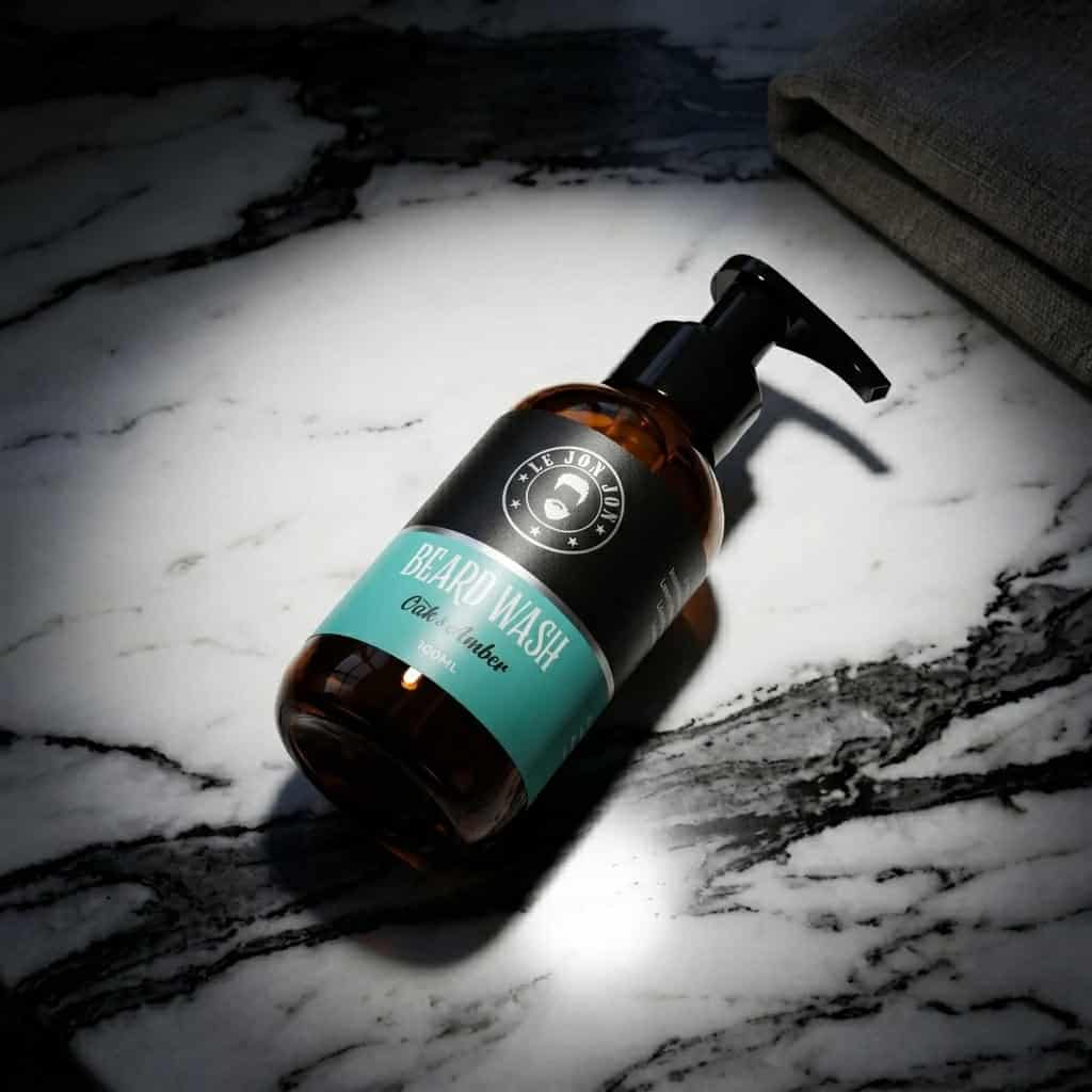 beard wash Oak and amber lifestyle image