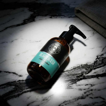 beard wash Oak and amber lifestyle image